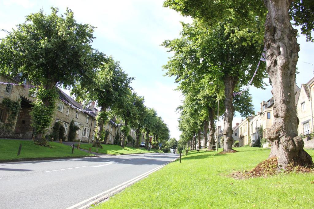 The Golden Pheasant Hotel Burford Exterior foto